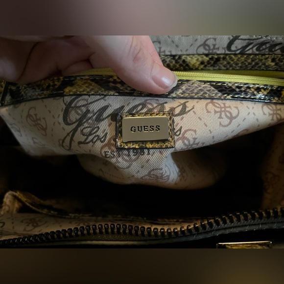 *AS IS* Guess | Grey Purse With Snake Skin Print Accents - Picture 12 of 17